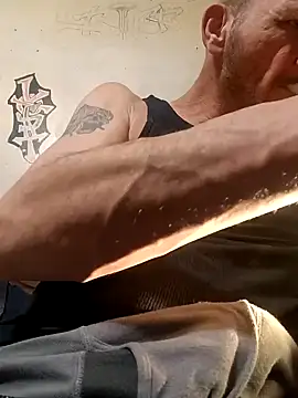 Snapshot of gettinit2wice chatting on January 18, 2025, 11:44 pm gettinit2wice online show from January 18, 2025, 11:44 pm