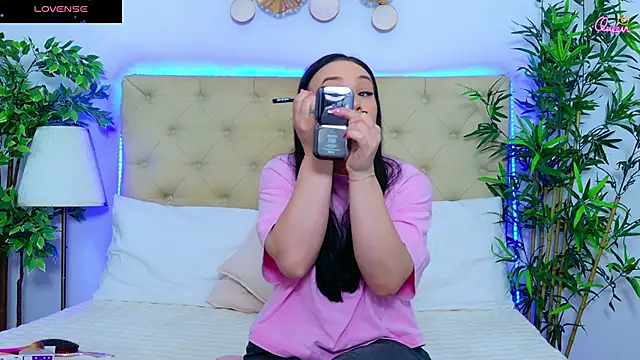 Snapshot of DaliyaArabian chatting on May 7, 2026, 12:19 pm DaliyaArabian online show from May 7, 2026, 12:19 pm