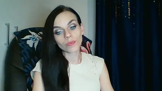 Snapshot of CassieSensual chatting on October 28, 2025, 7:24 pm CassieSensual online show from October 28, 2025, 7:24 pm