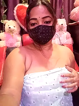 Snapshot of ella_mariya chatting on May 20, 2026, 6:38 pm ella mariya online show from May 20, 2026, 6:38 pm