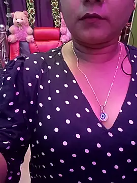 ella mariya online show from November 10, 2025, 2:55 pm