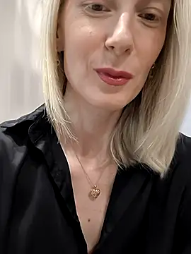 AvelinaLeoni online show from December 19, 2025, 7:00 am