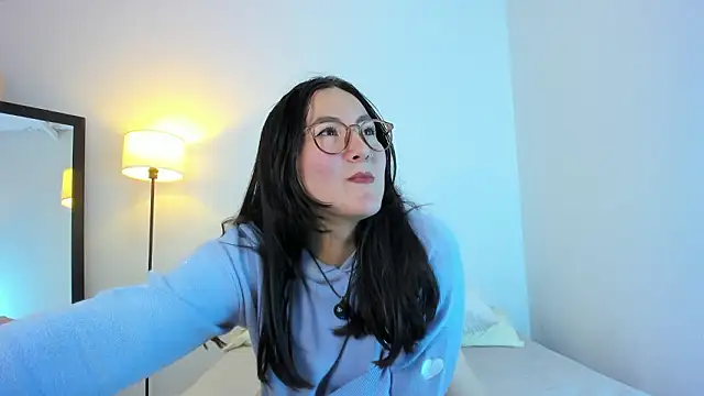 Elle Lee  online show from March 7, 2026, 12:50 am