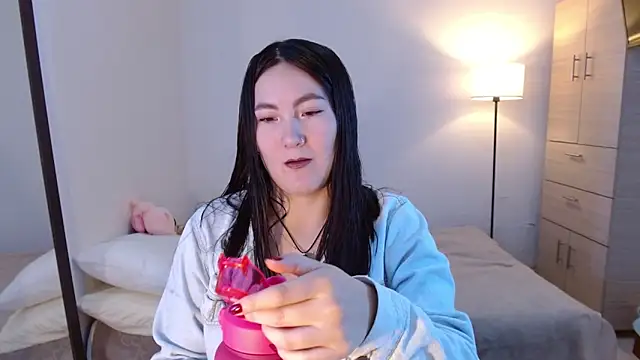 Elle Lee  online show from March 20, 2026, 4:52 pm