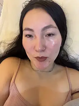 Elle Lee  online show from December 21, 2025, 4:41 pm