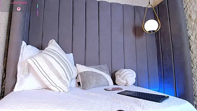 Snapshot of Elise_Diamond chatting on February 9, 2026, 9:57 pm Elise Diamond online show from February 9, 2026, 9:57 pm