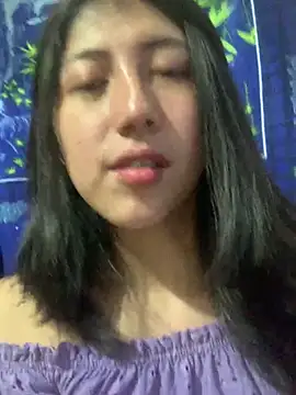 sarah12333 online show from May 18, 2026, 11:09 pm