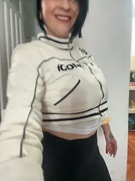 Snapshot of karenlennox1 chatting on November 15, 2025, 11:53 pm karenlennox1 online show from November 15, 2025, 11:53 pm