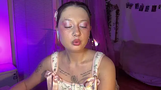 Snapshot of Jenny_darling_love chatting on May 26, 2026, 6:39 pm Jenny darling love online show from May 26, 2026, 6:39 pm
