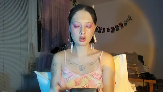 Jenny darling love online show from December 3, 2025, 7:24 pm