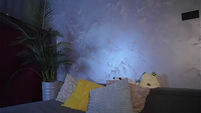 EdlinHargus online show from April 10, 2026, 2:18 am