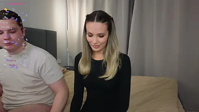 Snapshot of W___ chatting on December 4, 2025, 7:24 pm W online show from December 4, 2025, 7:24 pm