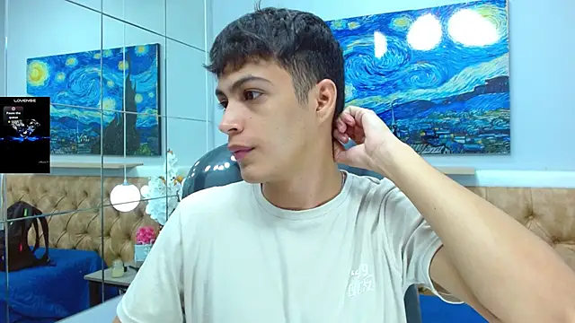 Snapshot of SkinnyBoy_ chatting on November 18, 2025, 12:30 pm SkinnyBoy online show from November 18, 2025, 12:30 pm