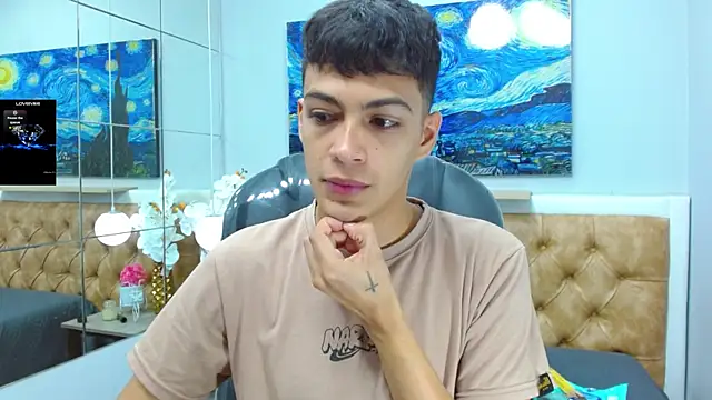 Snapshot of SkinnyBoy_ chatting on November 3, 2025, 12:31 pm SkinnyBoy online show from November 3, 2025, 12:31 pm