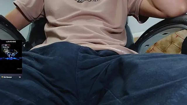 Snapshot of SkinnyBoy_ chatting on March 12, 2025, 6:00 pm SkinnyBoy online show from March 12, 2025, 6:00 pm