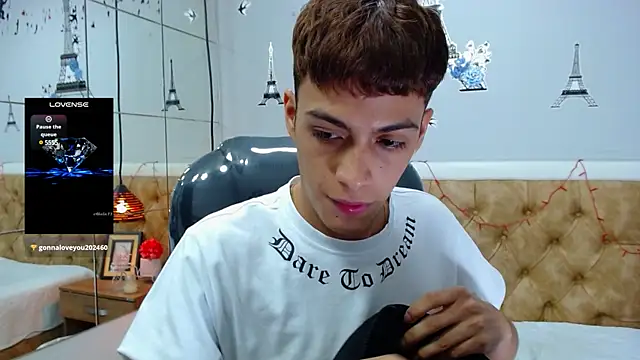 Snapshot of SkinnyBoy_ chatting on March 11, 2025, 6:08 pm SkinnyBoy online show from March 11, 2025, 6:08 pm