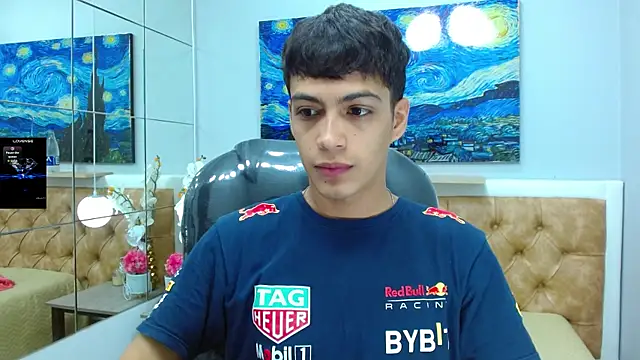 Snapshot of SkinnyBoy_ chatting on December 14, 2025, 12:33 pm SkinnyBoy online show from December 14, 2025, 12:33 pm