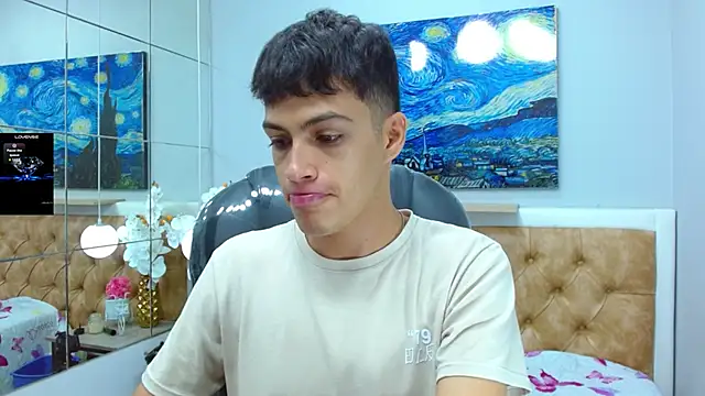 Snapshot of SkinnyBoy_ chatting on November 4, 2025, 12:20 pm SkinnyBoy online show from November 4, 2025, 12:20 pm