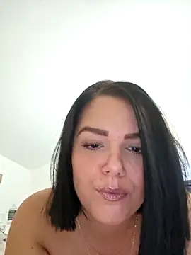 Snapshot of Xladycharme chatting on November 19, 2025, 2:06 pm Xladycharme online show from November 19, 2025, 2:06 pm