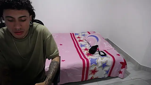 Snapshot of present_the_magic chatting on November 4, 2025, 3:32 am present the magic online show from November 4, 2025, 3:32 am