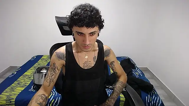 Snapshot of present_the_magic chatting on October 27, 2025, 7:53 am present the magic online show from October 27, 2025, 7:53 am