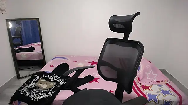 Snapshot of present_the_magic chatting on November 11, 2025, 5:13 am present the magic online show from November 11, 2025, 5:13 am