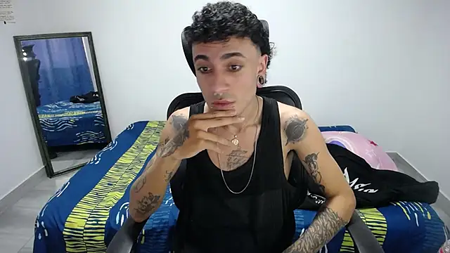 Snapshot of present_the_magic chatting on November 21, 2025, 8:41 pm present the magic online show from November 21, 2025, 8:41 pm