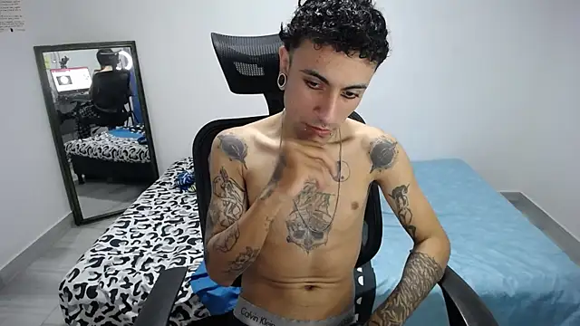 Snapshot of present_the_magic chatting on December 5, 2025, 6:39 pm present the magic online show from December 5, 2025, 6:39 pm