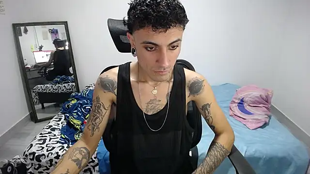 Snapshot of present_the_magic chatting on November 30, 2025, 6:19 pm present the magic online show from November 30, 2025, 6:19 pm