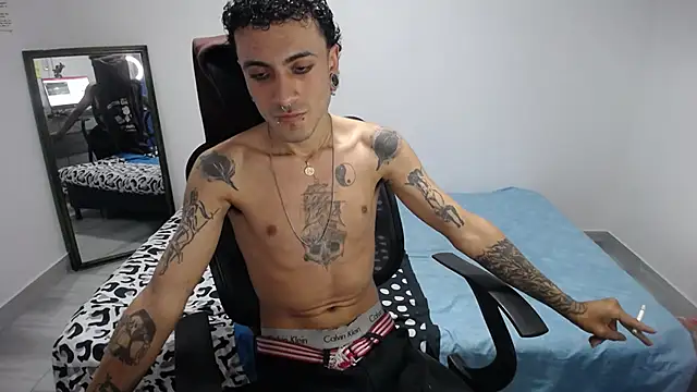 Snapshot of present_the_magic chatting on December 3, 2025, 5:12 pm present the magic online show from December 3, 2025, 5:12 pm