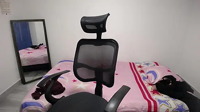 Snapshot of present_the_magic chatting on November 7, 2025, 6:07 am present the magic online show from November 7, 2025, 6:07 am