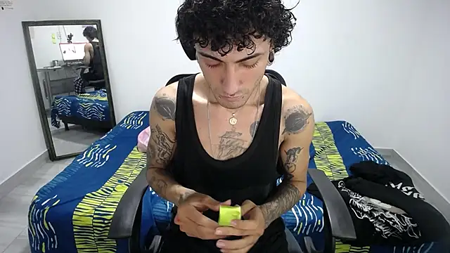 Snapshot of present_the_magic chatting on November 18, 2025, 7:44 am present the magic online show from November 18, 2025, 7:44 am