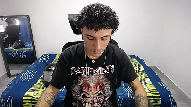 Snapshot of present_the_magic chatting on October 31, 2025, 10:49 pm present the magic online show from October 31, 2025, 10:49 pm