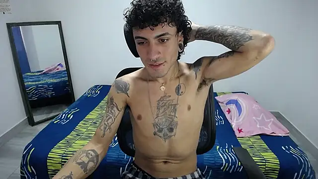 Snapshot of present_the_magic chatting on November 17, 2025, 3:38 pm present the magic online show from November 17, 2025, 3:38 pm