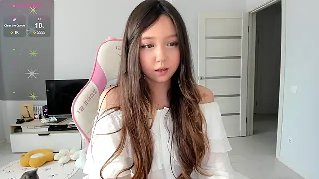 Snapshot of Fluffy_Rose chatting on June 11, 2026, 8:11 am Fluffy Rose online show from June 11, 2026, 8:11 am