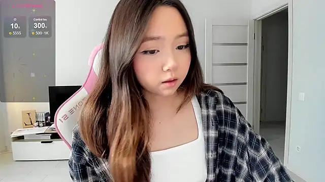 Fluffy Rose online show from March 10, 2026, 4:27 am