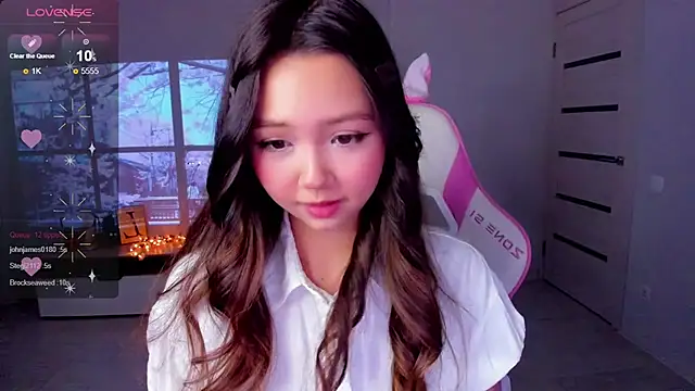 Snapshot of Fluffy_Rose chatting on December 2, 2025, 6:37 am Fluffy Rose online show from December 2, 2025, 6:37 am