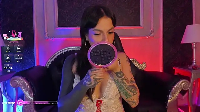 Snapshot of MeganDraco_ chatting on May 7, 2026, 1:14 pm MeganDraco online show from May 7, 2026, 1:14 pm