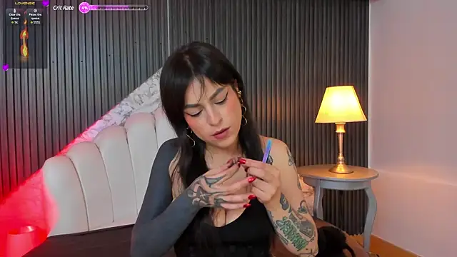 Snapshot of MeganDraco_ chatting on February 21, 2025, 12:27 pm MeganDraco online show from February 21, 2025, 12:27 pm