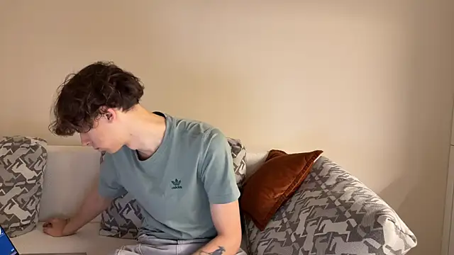 Snapshot of denobluorka chatting on December 17, 2025, 2:11 pm denobluorka online show from December 17, 2025, 2:11 pm