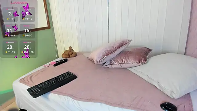 Paiige peach online show from March 28, 2026, 12:50 pm