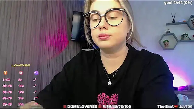 SuchCute online show from February 19, 2026, 3:03 am