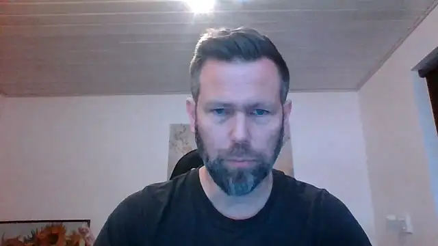 Snapshot of Gotta1 chatting on December 5, 2025, 3:21 pm Gotta1 online show from December 5, 2025, 3:21 pm