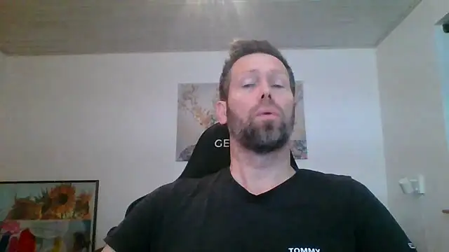 Snapshot of Gotta1 chatting on December 17, 2025, 8:08 am Gotta1 online show from December 17, 2025, 8:08 am