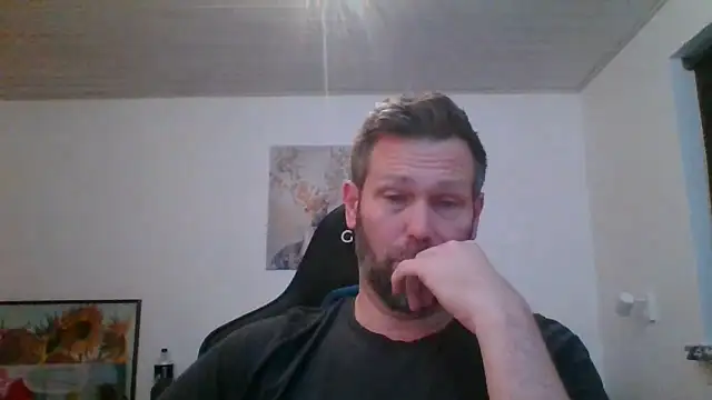 Snapshot of Gotta1 chatting on December 20, 2025, 9:50 pm Gotta1 online show from December 20, 2025, 9:50 pm