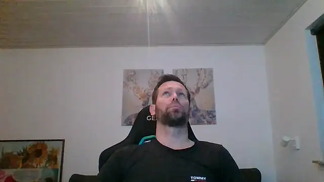 Snapshot of Gotta1 chatting on December 19, 2025, 7:33 am Gotta1 online show from December 19, 2025, 7:33 am