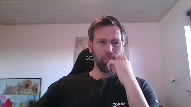 Snapshot of Gotta1 chatting on November 26, 2025, 2:06 pm Gotta1 online show from November 26, 2025, 2:06 pm