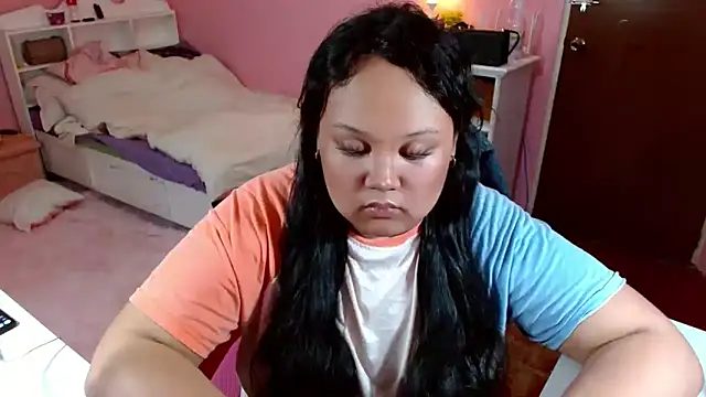 Snapshot of GiannaLopezSmith chatting on October 8, 2025, 3:02 pm GiannaLopezSmith online show from October 8, 2025, 3:02 pm