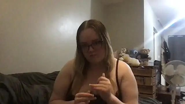 honeyyy24 online show from October 1, 2025, 4:11 pm