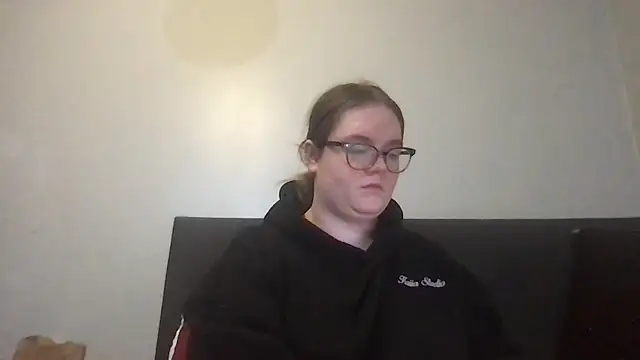 honeyyy24 online show from November 20, 2025, 12:39 pm